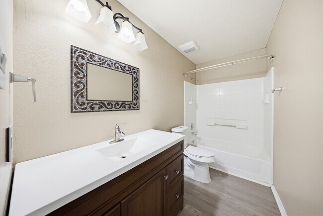 Building Photo - 627 Regal Hollow Ln