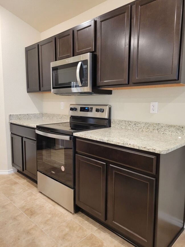 Building Photo - BEAUTIFUL YOWELL RANCH HOME!