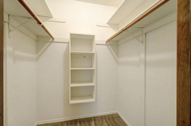 Building Photo - Beautiful Two-Story 3bed/2bath Townhome Available in Westside Norman!!
