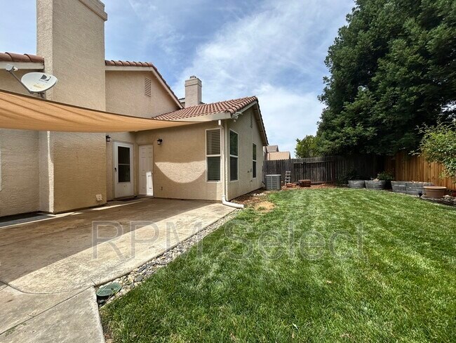 Building Photo - 1724 Magenta Dr