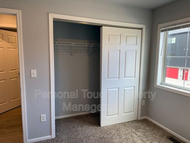 Building Photo - 808 7th Ave S