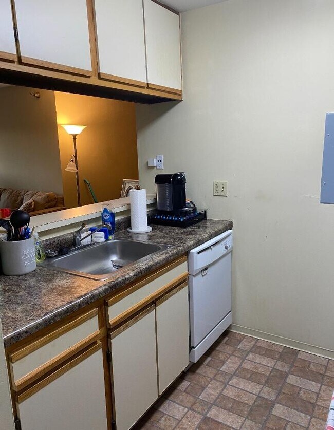 Building Photo - 2 bedroom in BLOOMINGDALE IL 60108