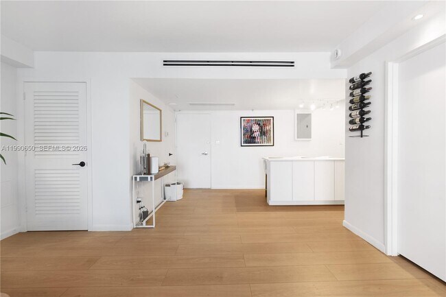 Building Photo - 5161 Collins Ave