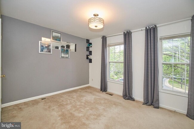 Building Photo - 6633 Skylemar Trail