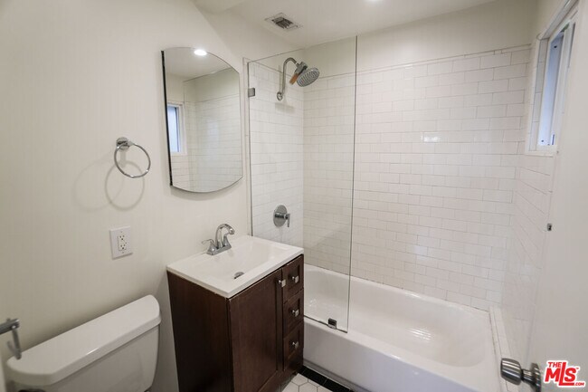 Building Photo - 2847 Pyrites St