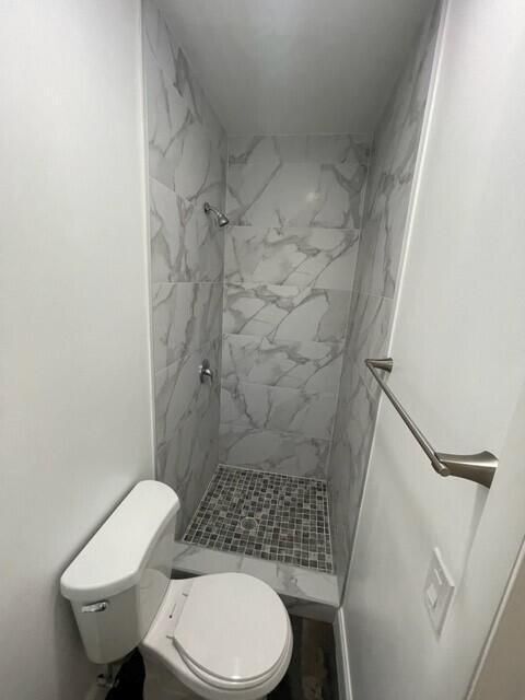 Building Photo - 3890 Lakewood Rd