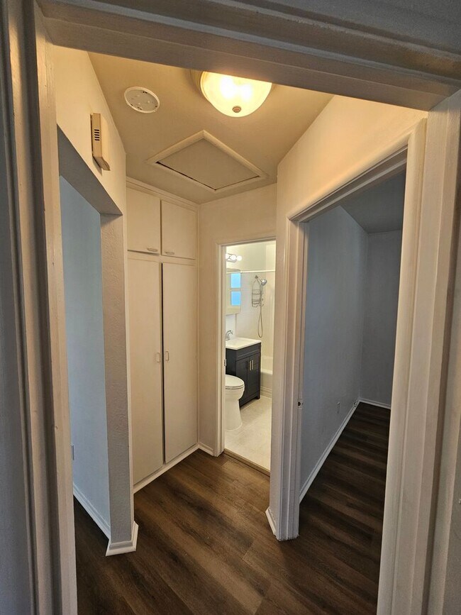 Building Photo - RETIREMENT COMMUNITY: Renovated Residence Hidden Gem 2 Bed/1 Bath - San Leandro