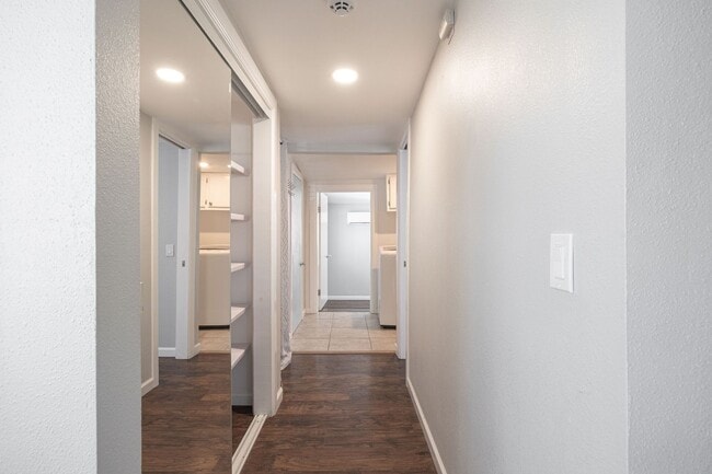 Building Photo - Beautifully Upgraded 2 Bedroom Starter Home!
