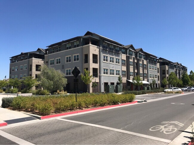 Building Photo - Gala Flat at The Cannery in Davis now!