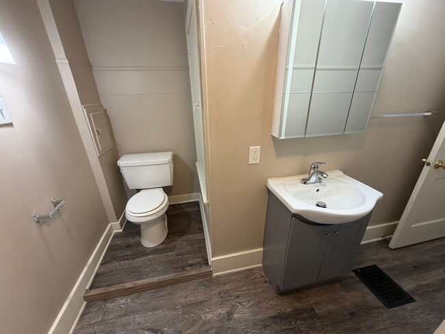 Building Photo - 3422 Smith St