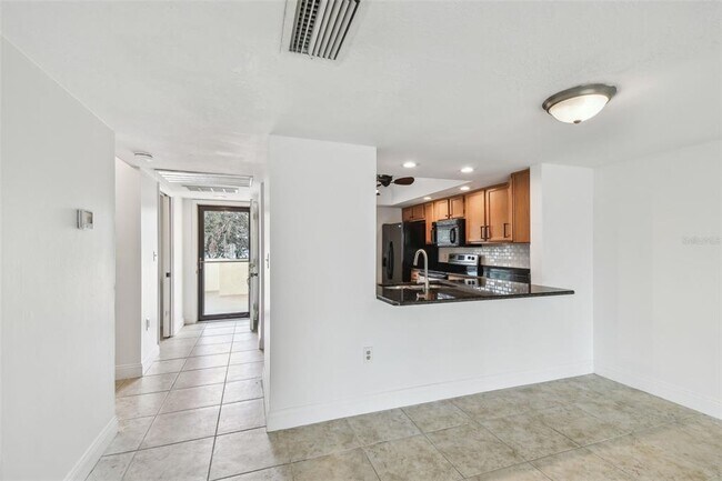 Building Photo - 7550 Sunshine Skyway Ln S