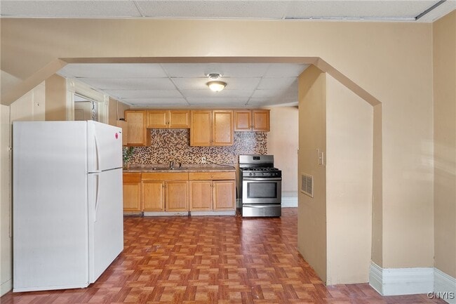 Building Photo - 319-25 N Salina St