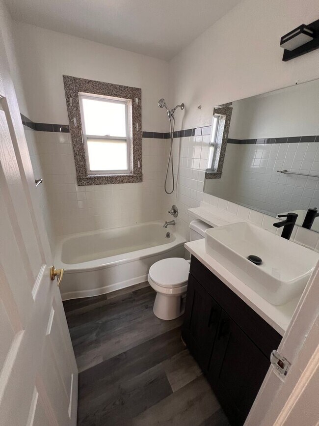 Building Photo - Fully Remodeled 3-Bedroom Home in Dearborn Heights — Great Location, Ready for You