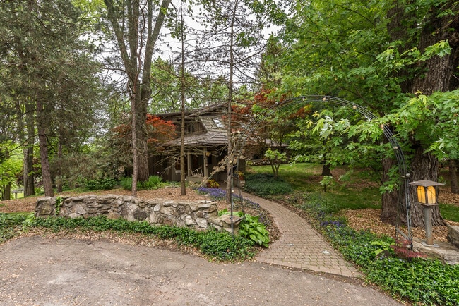 Building Photo - 10985 E Pleasant Lake Rd