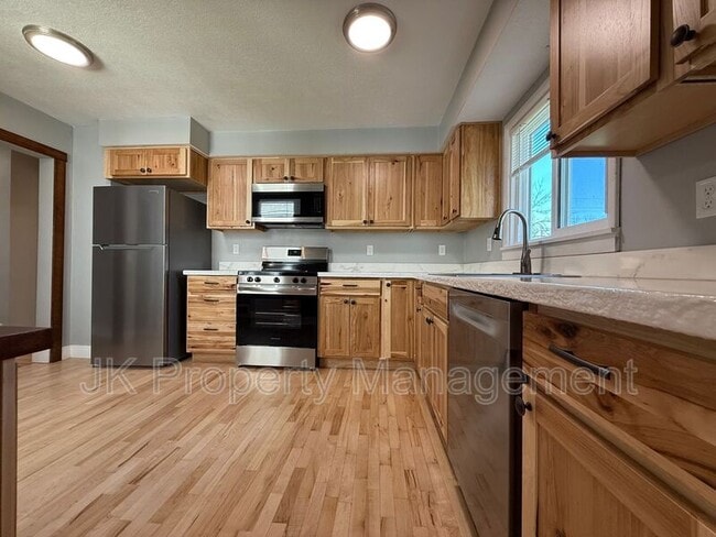 Building Photo - 913 5th Ave N