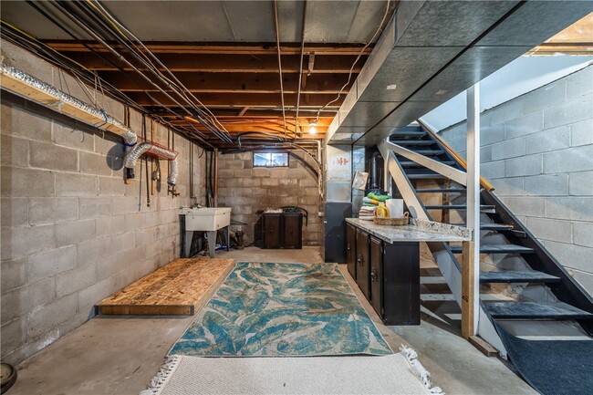 Building Photo - 207 W Ivy St