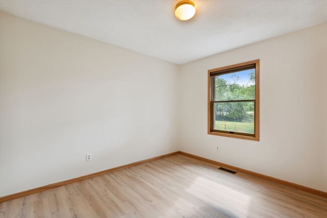Building Photo - Great Single Family Home in North Hudson
