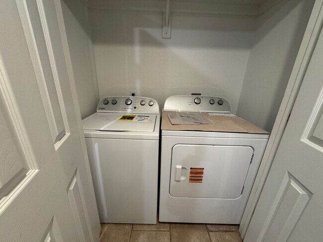 Building Photo - ***1582 Willowbrook Dr***