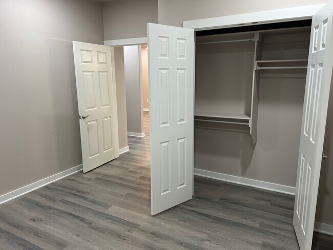 Building Photo - 923 Callie Ave