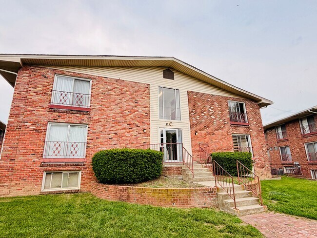 Building Photo - 1 Bedroom, 1 Bathroom close to public transportation in the Heart of Lexington