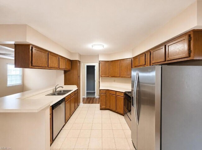 Building Photo - 1460 Berkshire Dr