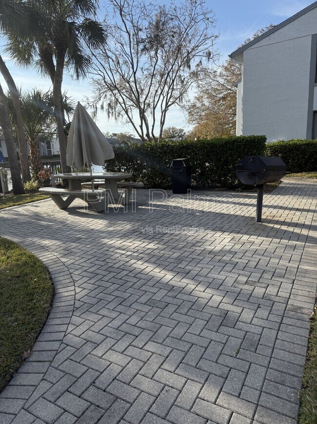 Building Photo - 1236 Pine Ridge Cir W