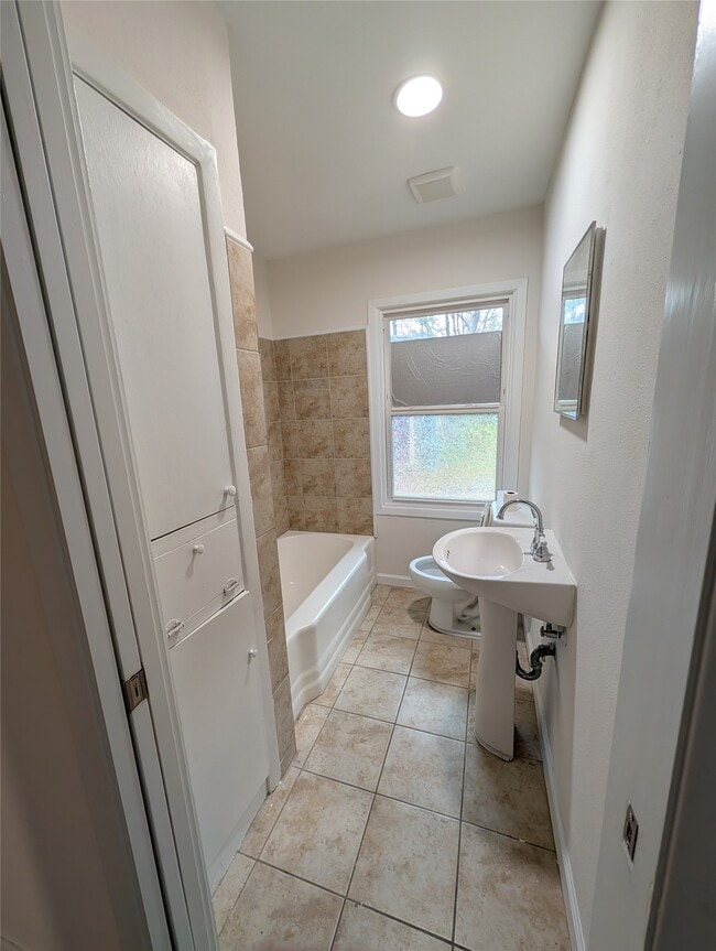 Building Photo - 4110 Ella Blvd