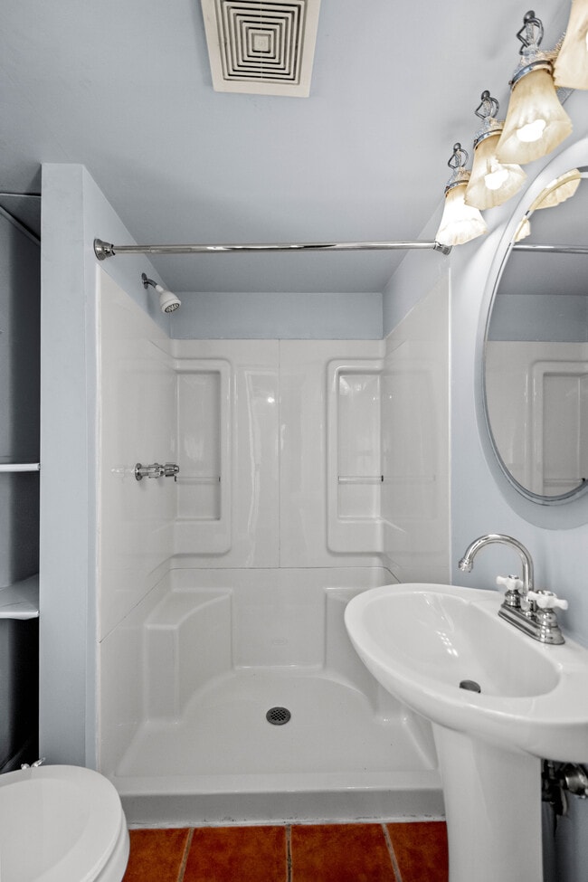 Building Photo - 161 Morrison Dr