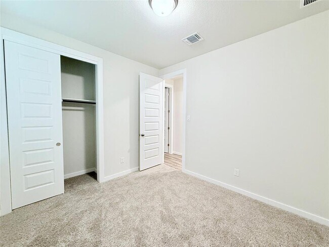 Building Photo - 133 Cintilar St