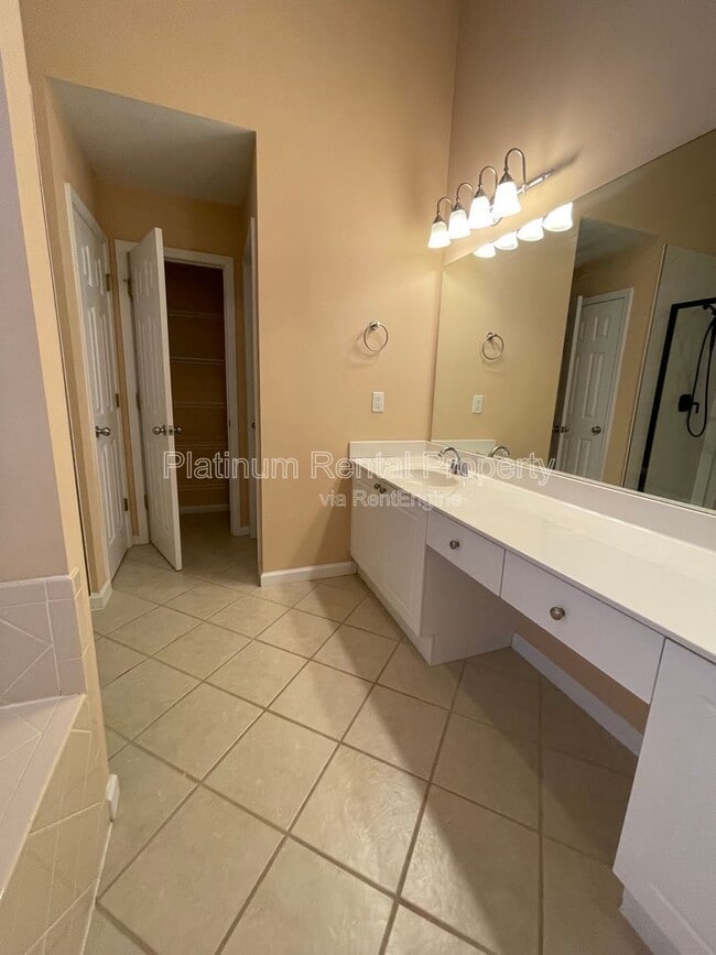 Building Photo - 2126 Malden Hill Dr