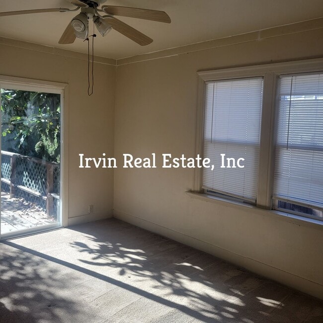 Building Photo - 3 bedroom,1 Bath
