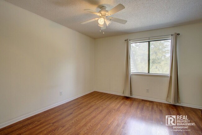 Building Photo - 8471 Yadkin Cir