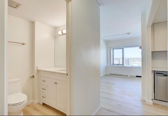Building Photo - 555 E William St