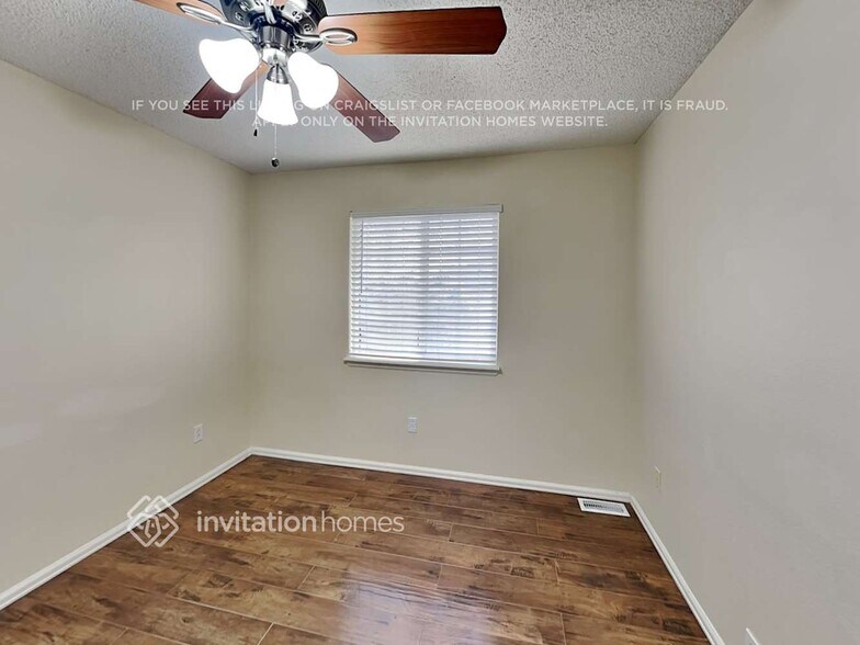 Building Photo - 874 Descendant Dr