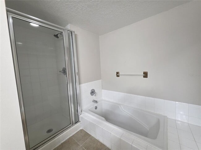 Building Photo - 2419 Fan Palm Dr