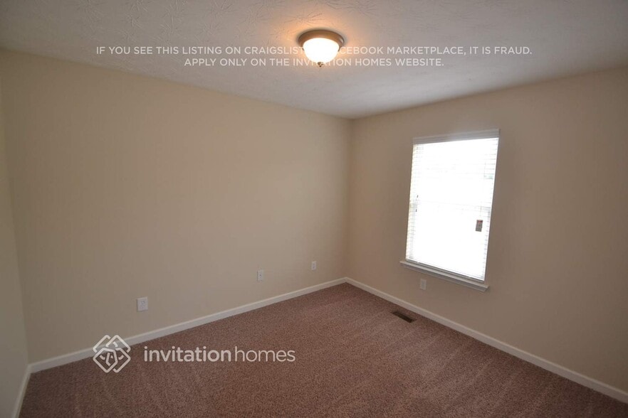 Building Photo - 4050 Lions Gate