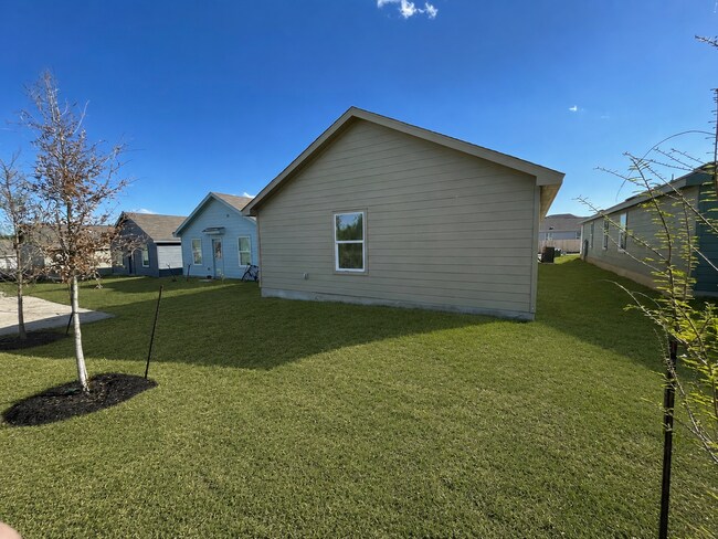 Building Photo - Like-New | 3 bed/2 bath | 1-story | No Carpet | Wonderful Amenities |On Golf Course in Mission De...