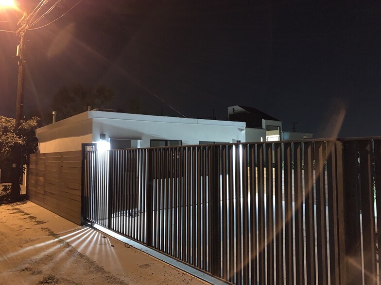 Building Photo - 3529 Greenfield Ave