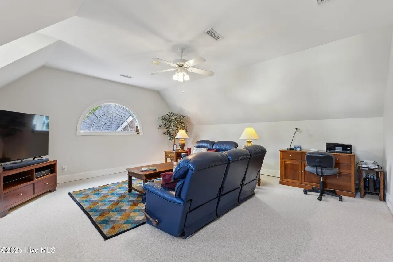 Building Photo - 8700 Thornblade Cir