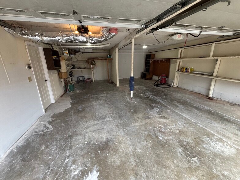 Building Photo - 607 Spruce Ave