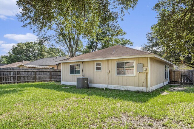 Building Photo - 2203 Crosscoach Ln