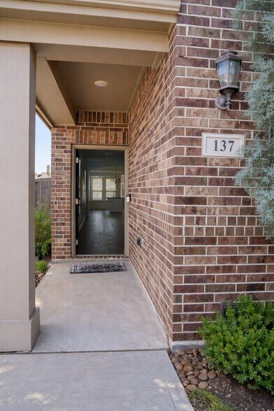 Building Photo - 137 Emory Birch