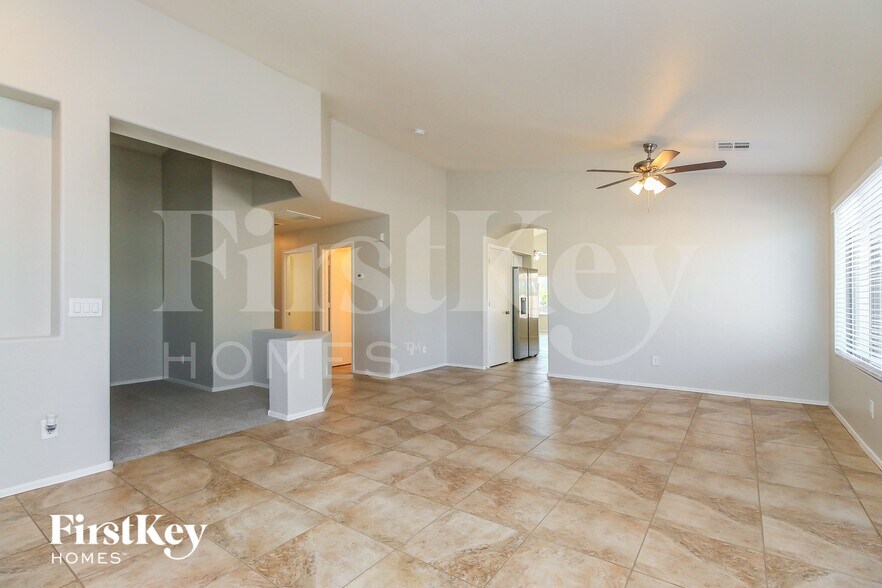 Building Photo - 2647 W Canyon Way