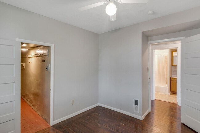 Building Photo - 4205 Pacific. Available June 2026.  3 bedroom, 2 bath, 2.5 car garage.  Does not qualify for gove...