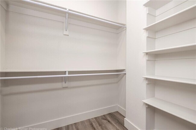 Building Photo - 1512 N Gregg Ave