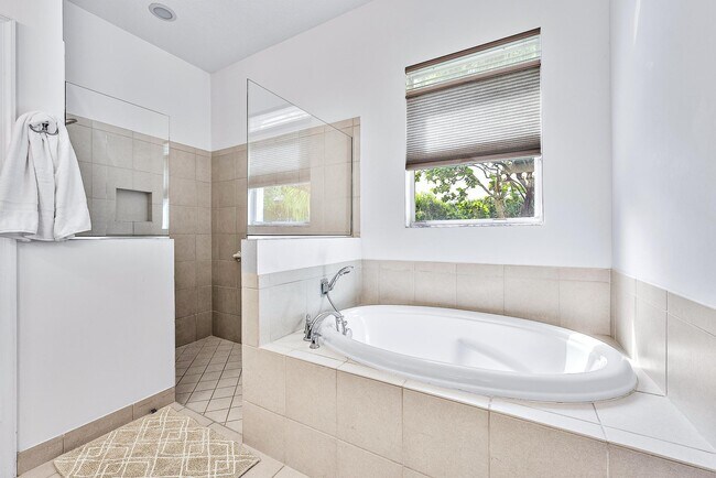 Building Photo - 7075 Limestone Cay Rd