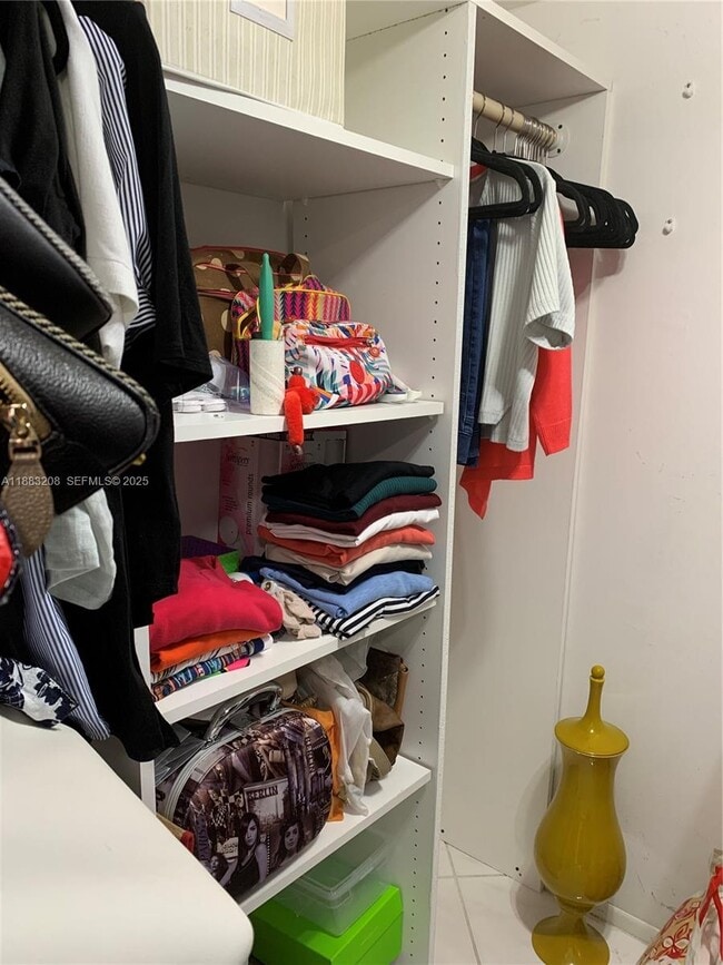 Building Photo - 20500 W Country Club Dr