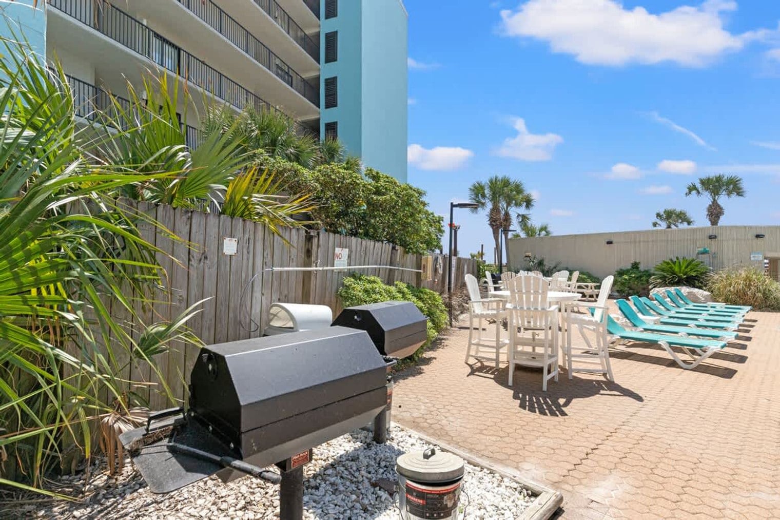 Building Photo - 8817 S Thomas Dr