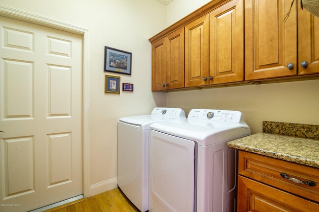 Building Photo - 4070 Alamanda Key Dr