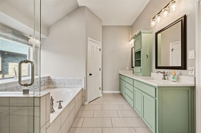 Building Photo - 8625 Shadow Trace Dr